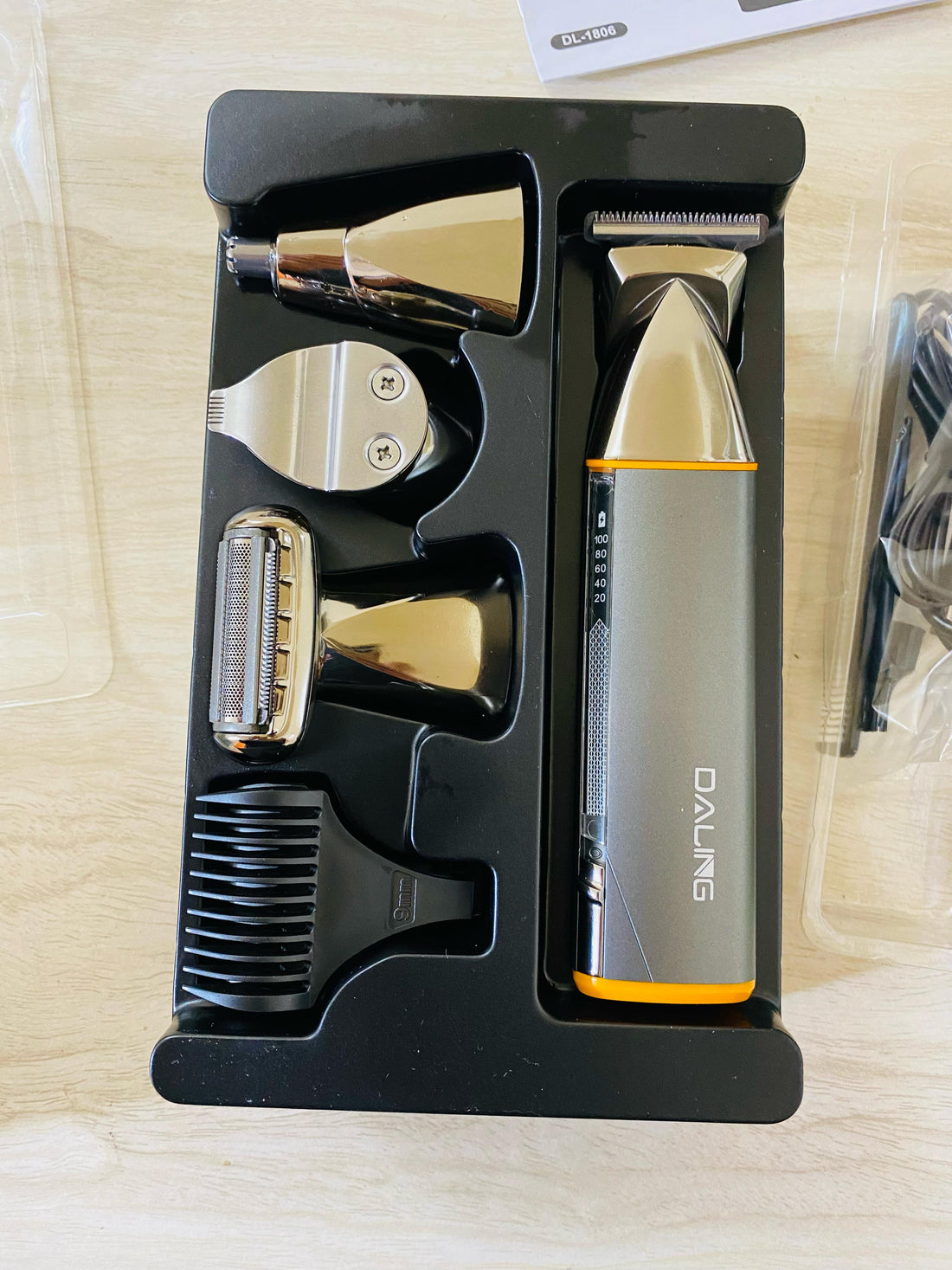 Daling 9-in-1 Rechargeable Men's Grooming Set – Shaver, Electric
